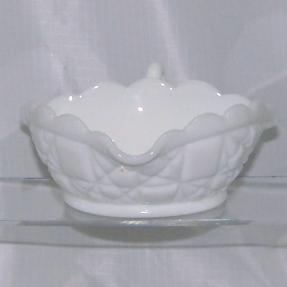 VTG - Fenton Block and Star Milk Glass Triangle Dish with Handle - Picture 2 of 7